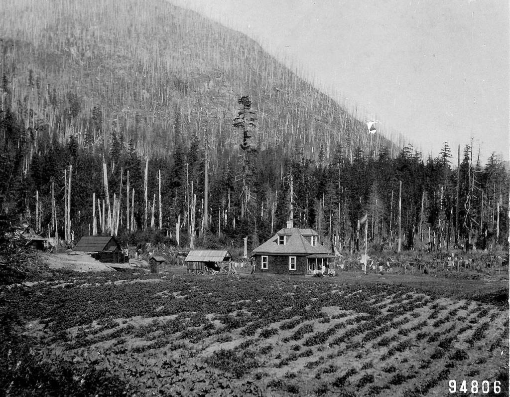 The Silverton Ranger Station around 1910, decades before the site was used by Everett Public Schools for youth camps. (U.S. Forest Service)