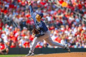 Mariners acquire reliever from San Diego