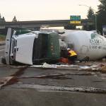 1 injured in cement mixer rollover on freeway in Lynnwood