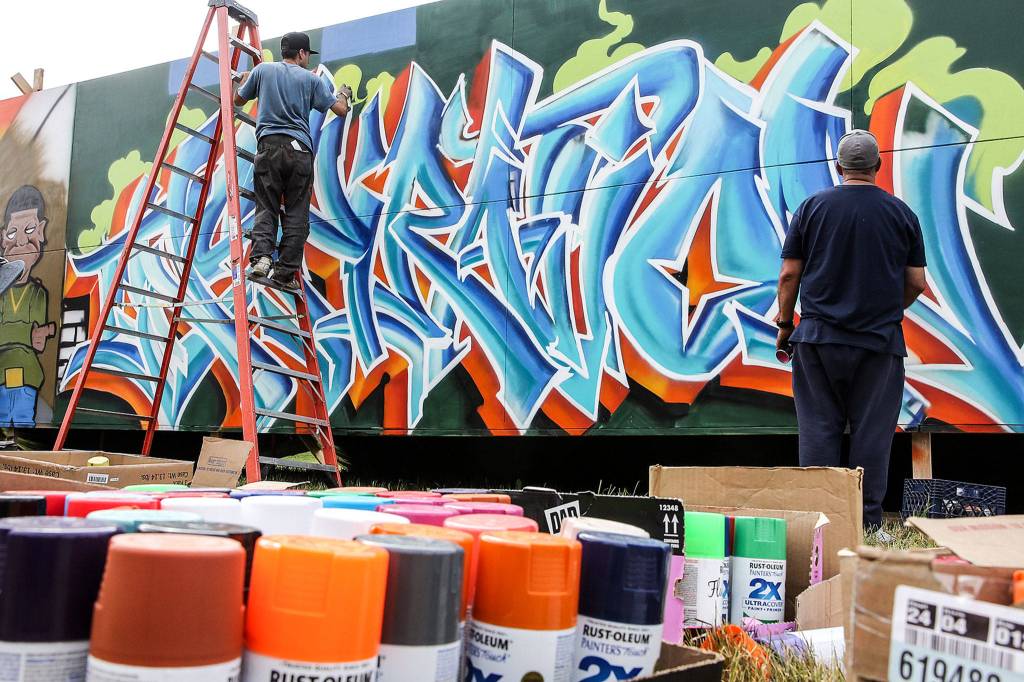 Grafitti artists from Under the Influence paint a mural in Snohomish on July 4. (Kevin Clark / The Herald)