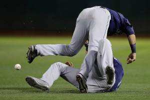 A’s hand M’s 5th straight loss