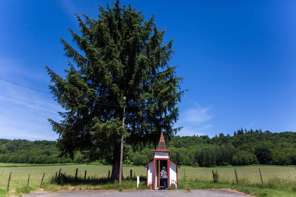 Shawn Shelton opens the door at the Wayside Chapel off of Highway 2 on June 2 in Monroe. (Olivia Vanni / The Herald)