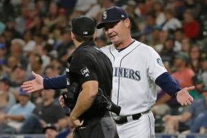 Mariners get 1st hit in 7th, lose to Padres