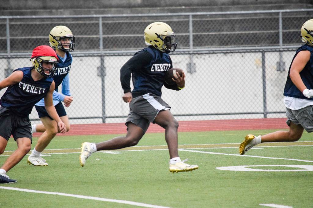 Everetts Jeremy Reed runs to the end zone after intercepting a pass during practice at Everett Memorial Stadium on Wednesday, Aug. 21. (Katie Webber / The Herald)
