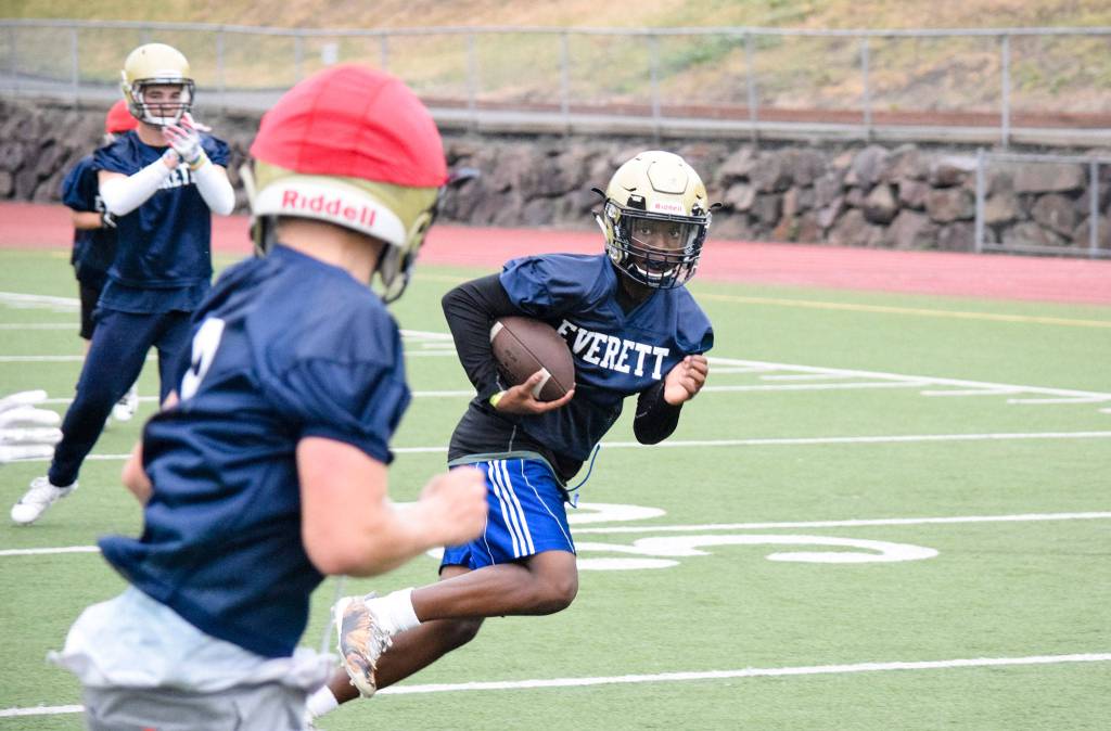 Everetts Jemyre Reed runs to the end zone after intercepting a pass during practice at Everett Memorial Stadium on Wednesday, Aug. 21. (Katie Webber / The Herald)
