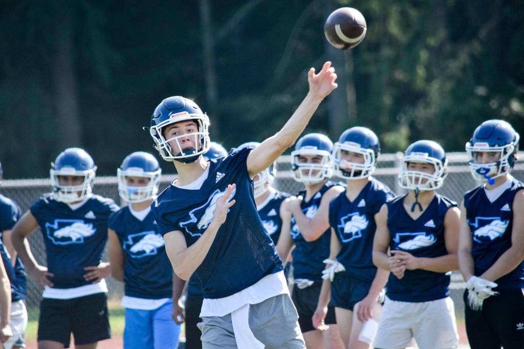 Senior quarterback Hunter Moen throws to a receiver at Meadowdale High School on Thursday, Aug. 22. (Katie Webber / The Herald)