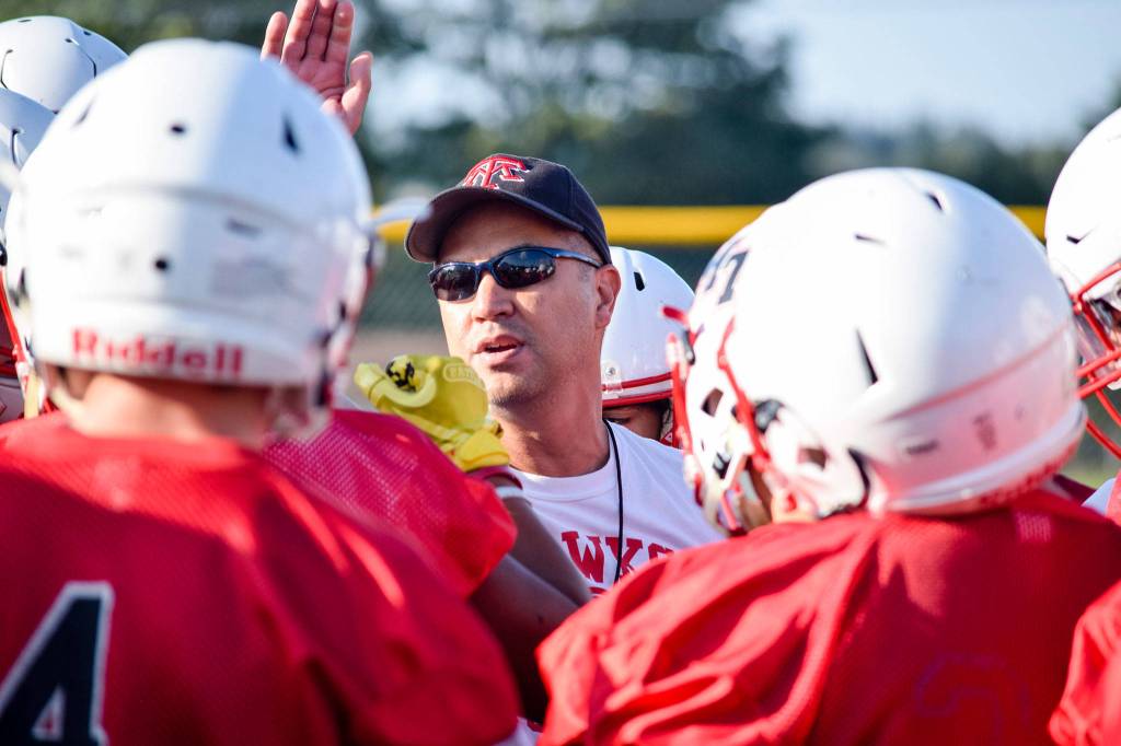 Mountlake Terraces head coach Tony Umayam talks to his players in-between drills at practice on Thursday, Aug. 22. (Katie Webber / The Herald)