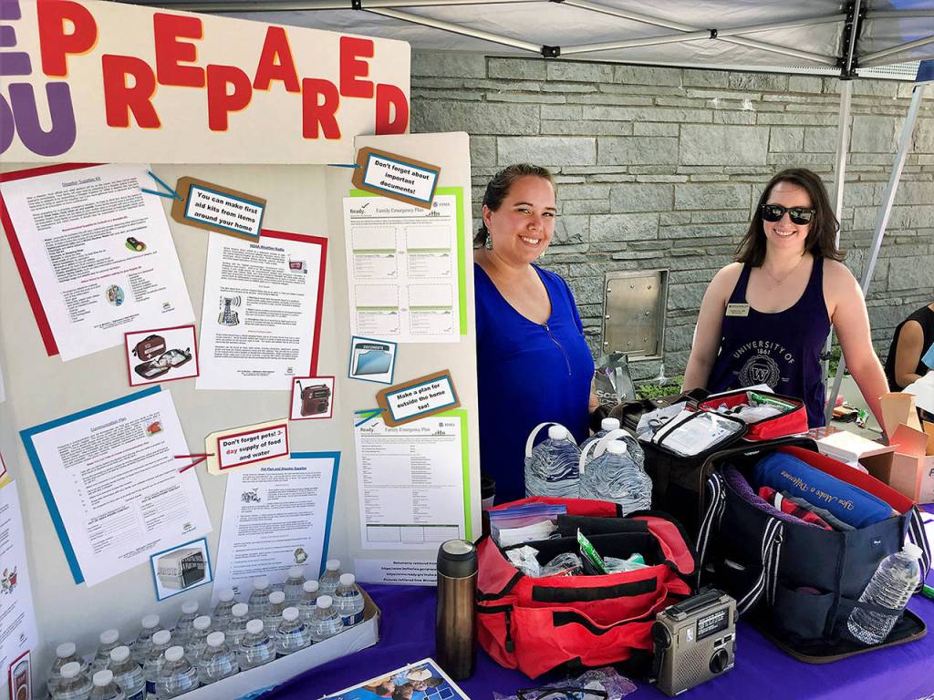 Samantha Capoeman (left) and Catherine Nolan at the City Hall pop-up. (UW Bothell)