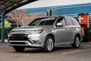 2019 Mitsubishi Outlander PHEV is friendly, fuel-efficient
