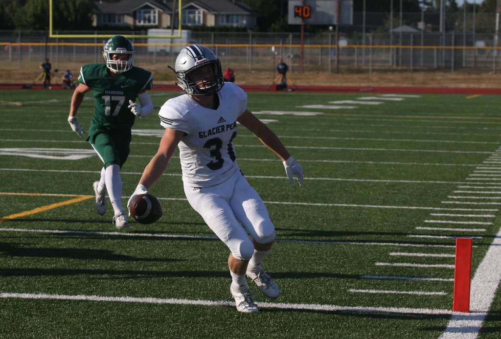 Glacier Peak beat Edmonds-Woodway 35-14, in the season opening football game for both teams, at Edmonds Stadium on Friday, Sept. 6, 2019 in Edmonds, Wash. (Andy Bronson / The Herald)