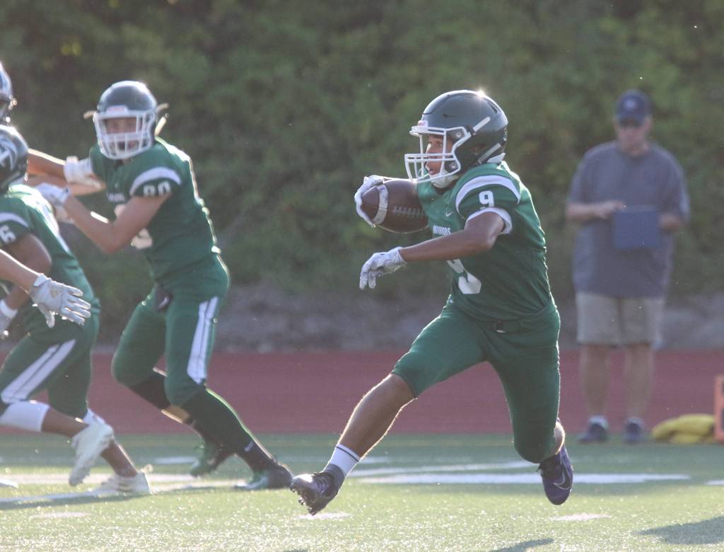 Glacier Peak beat Edmonds-Woodway 35-14, in the season opening football game for both teams, at Edmonds Stadium on Friday, Sept. 6, 2019 in Edmonds, Wash. (Andy Bronson / The Herald)