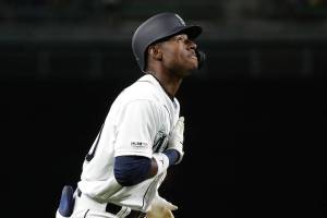 Lewis, Seager homer as Mariners rally past Reds