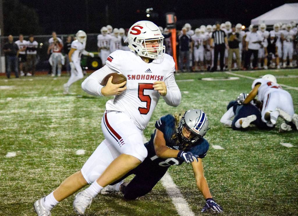 Junior quarterback Grady Kentch runs with the ball against Glacier Peak on Friday, Sept. 13 at Veterans Memorial Stadium. (Katie Webber / The Herald)