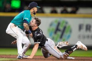 Kikuchi hammered, Mariners fall to White Sox