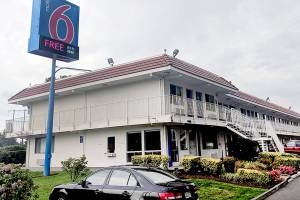 Two men charged in Everett Motel 6 stabbing death