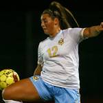Everetts Kelsey Price controls the ball against Mountlake Terrace on Tuesday night at Lynnwood High School on Sept. 17, 2019. (Kevin Clark / The Herald)