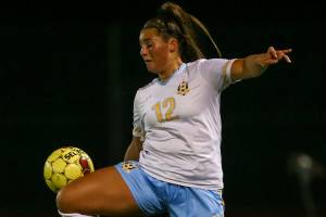 Everetts Kelsey Price controls the ball against Mountlake Terrace Tuesday night at Lynnwood High School on September 17, 2019. (Kevin Clark / The Herald)