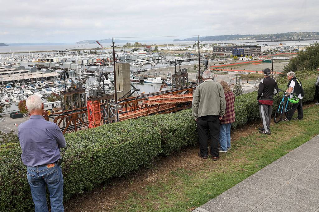 A small crowd gathered at Grand Avenue Park to watch crews install the steel bridge. (Lizz Giordano / The Herald)