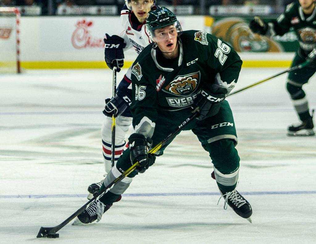 Silvertips Reece Vitelli looks up to take a shot during the game against the Tr-City Americans on Friday, Sept. 20, 2019 in Everett, Wash. (Olivia Vanni / The Herald)