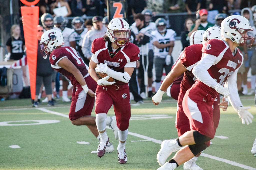 Junior running back Michael Purl runs with the ball against Mount Vernon on Friday, Sept. 20 at Everett Memorial Stadium. (Katie Webber / The Herald)