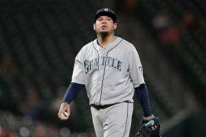 Lewis homers, Felix struggles, Mariners lose to Orioles
