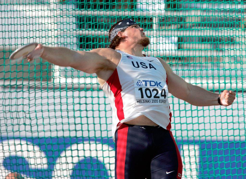 Jarred Rome of the United States competes in the final of the mens discus at the 10th World Athletics Championships in Helsinki, Finland, on Aug. 7, 2005. (AP Photo/Thomas Kienzle)