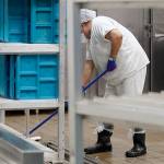 Judge plans to dismiss case on wages of immigrant detainees