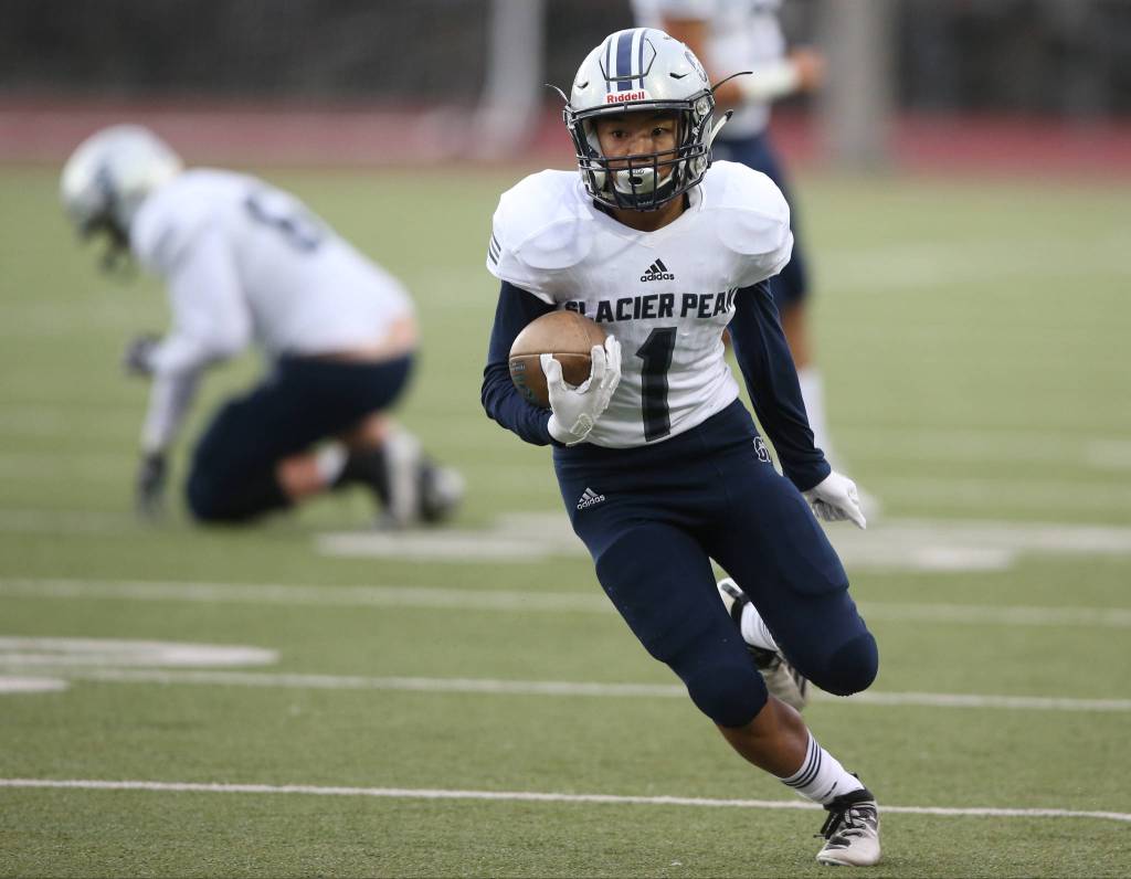Glacier Peak took on Cascade in football at Everett Memorial Stadium on Friday, Oct. 4, 2019 in Everett, Wash. (Andy Bronson / The Herald)