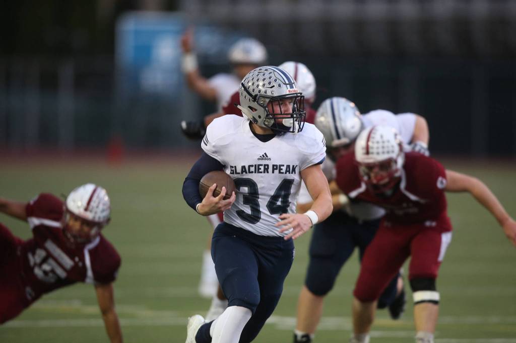 Glacier Peak took on Cascade in football at Everett Memorial Stadium on Friday, Oct. 4, 2019 in Everett, Wash. (Andy Bronson / The Herald)