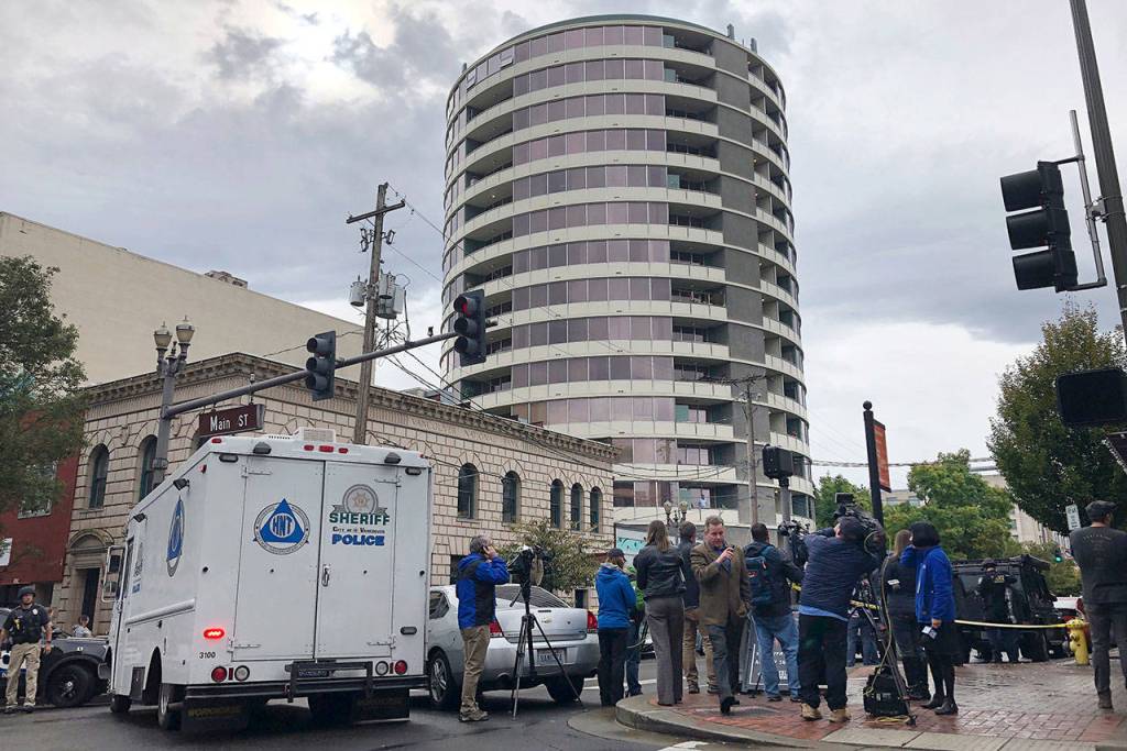 Police respond to a shooting at an apartment building in Vancouver, Washington, on Thursday. (AP Photo/Gillian Flaccus)
