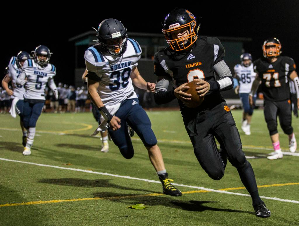 Howard Wilde and Granite Falls rolled past rival Sultan 45-0 to stay in the thick of the North Sound Conference race. (Olivia Vanni / The Herald)
