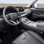 The 2020 Hyundai Palisade has the latest infotainment technology, but large buttons and knobs are included to keep operation safe, easy and intuitive. (Manufacturer photo)
