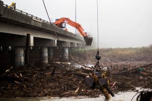 Right lane of eastbound U.S. 2 trestle reopens after logjam