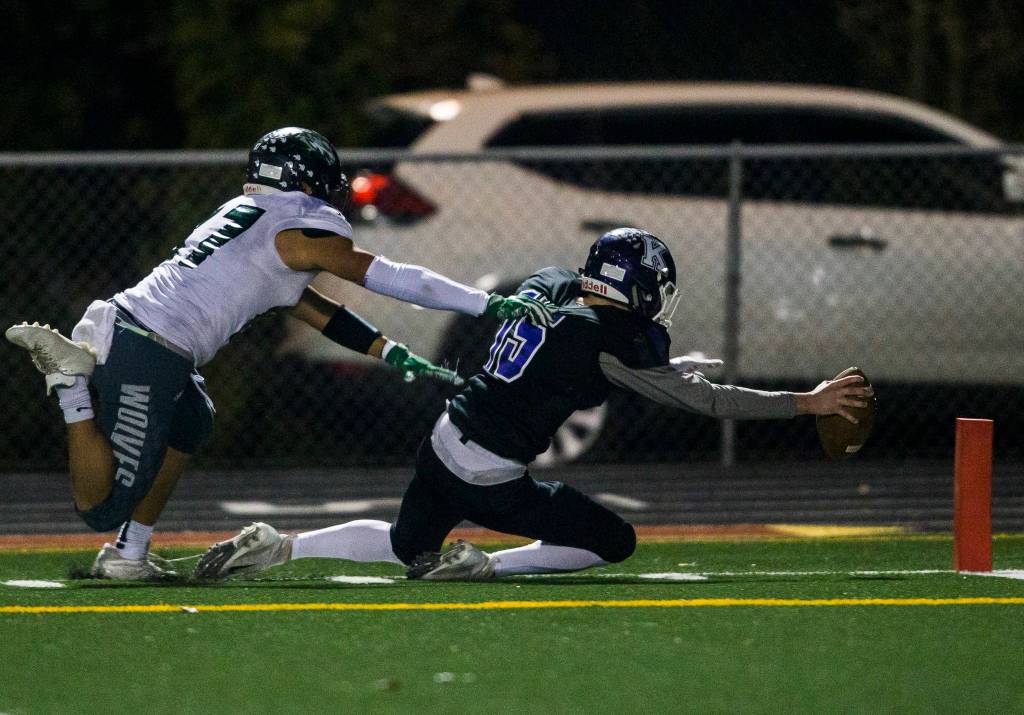 Kamiaks Wesley Garrett reach for the end zone during the game on Nov. 1, 2019 in Everett, Wash. (Olivia Vanni / The Herald)