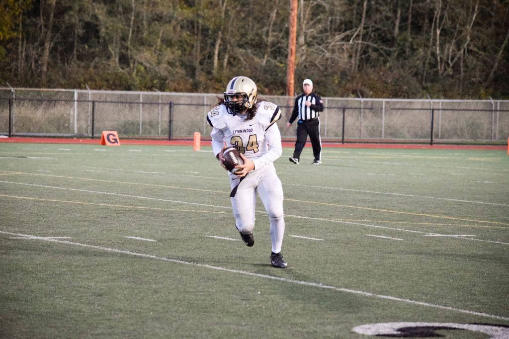 Senior running back Gabe Newson returns the ball for Lynnwood against Marysville Getchell on Friday, Nov. 1 at Quil Ceda Stadium in Marysville. (Katie Webber / The Herald)