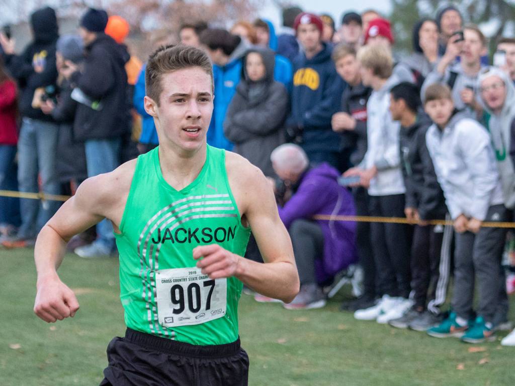 Jackson junior Brenden Charbeneau keeps pace with the lead runners during the Class 4A boys WIAA state cross country championships in Pasco, Wash., on Saturday, Nov. 9, 2019, at Sun Willows Golf Course. Charbeneau finished in 14th place. (TJ Mullinax/The Herald)