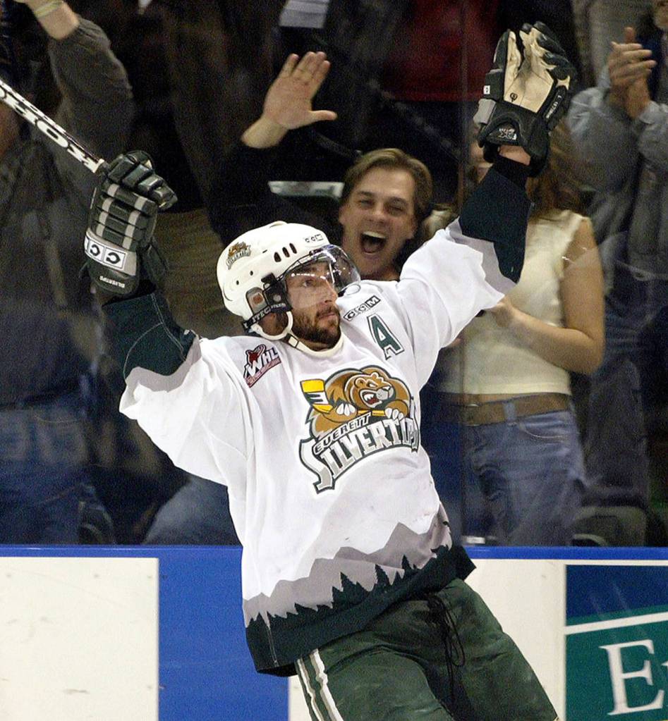 Mitch Love in a 2004 game between the Silvertips and the Giants. (Jennifer Buchanan / Herald file)