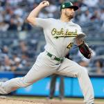 Mariners sign free-agent pitcher