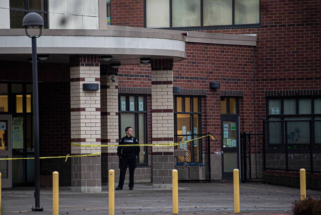 Victim, suspect die after shooting near Vancouver school