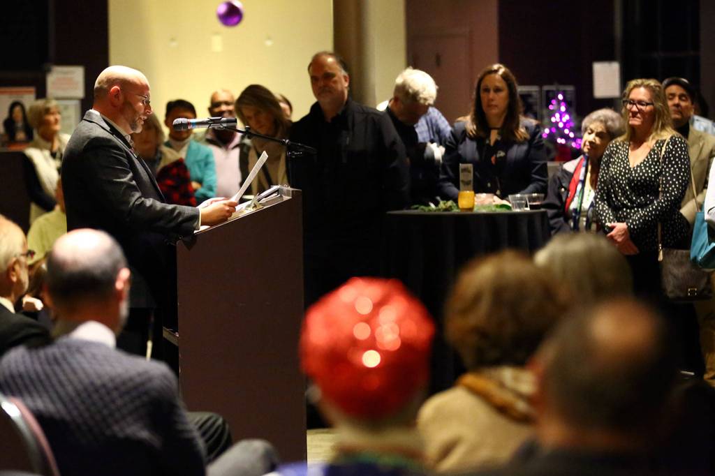Jos McIalwain emcees the retirement celebration of Mayor Dave Earling at the Edmonds Center for the Arts on Dec. 12. (Kevin Clark / The Herald)