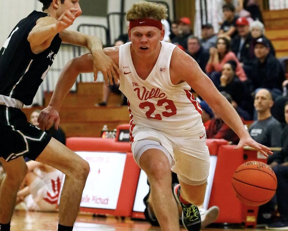 Cameron Stordahl scored 28 points in the Tomahawks season-opening win over Jackson. (Kevin Clark / The Herald)