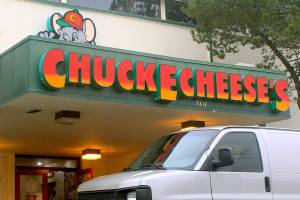 After shutdown, Lynnwood’s Chuck E. Cheese is cleaning up