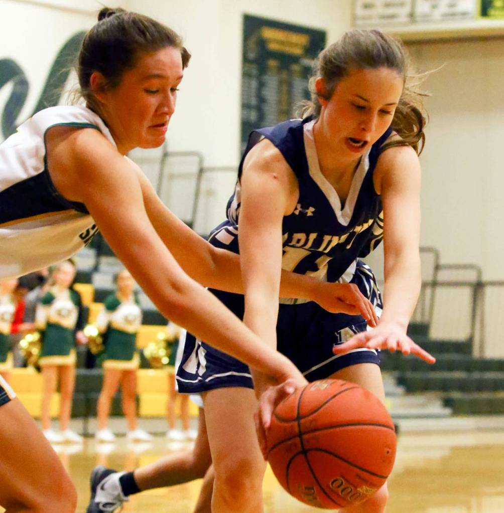 Shorecrest defeated Arlington, 58-43, Friday night at Shorecrest High in Shoreline on December 20, 2019. (Kevin Clark / The Herald)