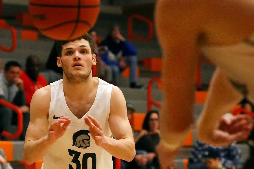 Everett Community Colleges Bobby Martin receives a pass during a a Jan. 2 game against Pierce at the Walt Price Student Fitness Center in Everett. (Kevin Clark / The Herald)