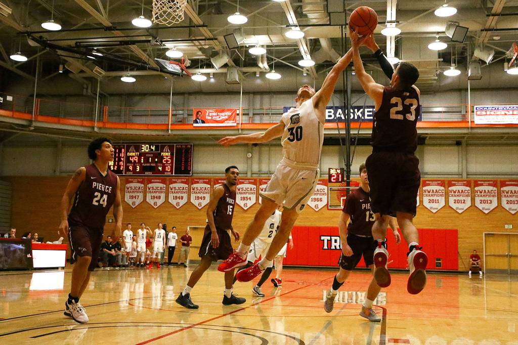 Everett Community Colleges Bobby Martin (30) steals a rebound away from Pierces Lucas Bowser during a Jan. 2 game at the Walt Price Student Fitness Center in Everett. (Kevin Clark / The Herald)