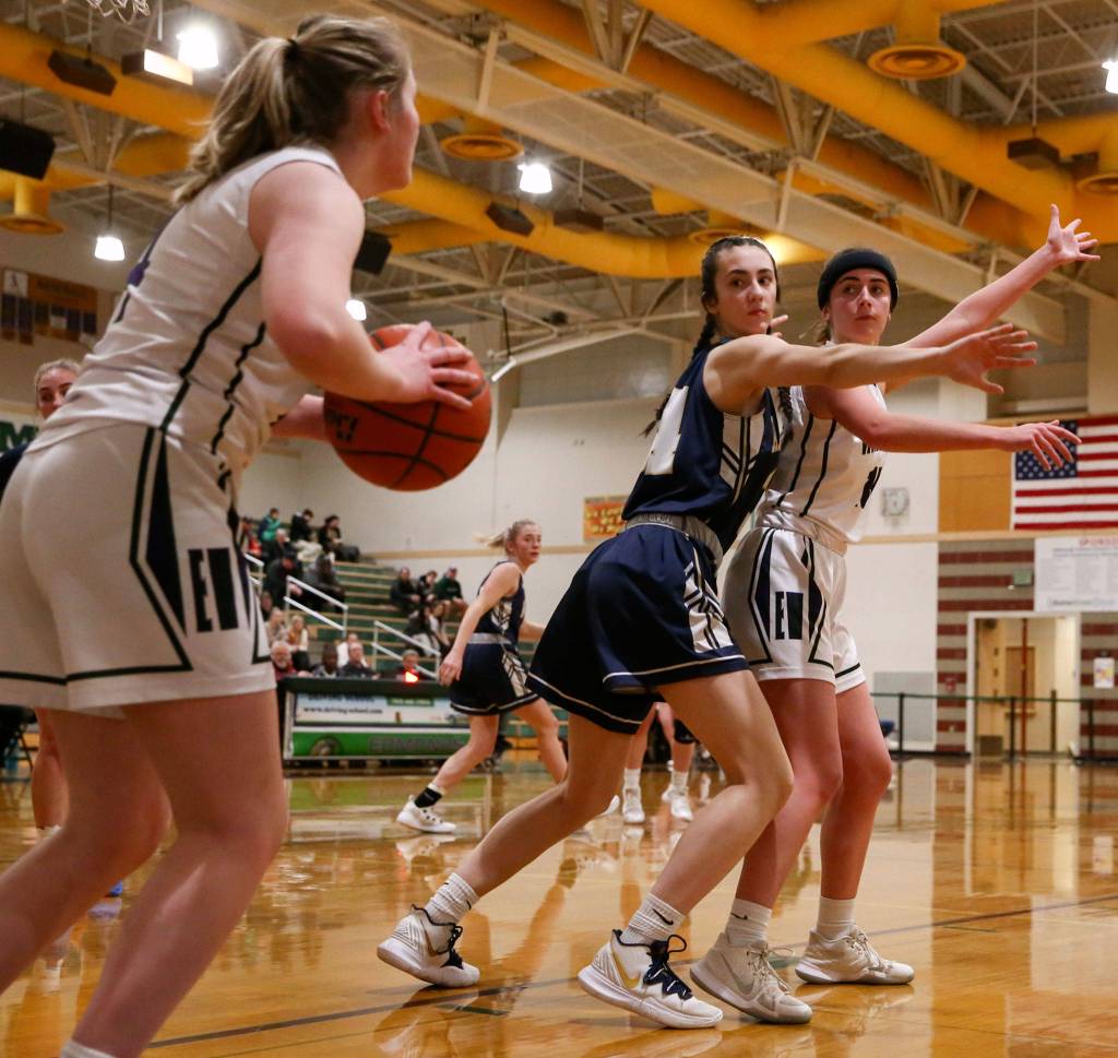Arlington defeated Edmonds-Woodway 60-34 Thursday evening at Edmonds-Woodway High School on January 16, 2020. (Kevin Clark / The Herald)