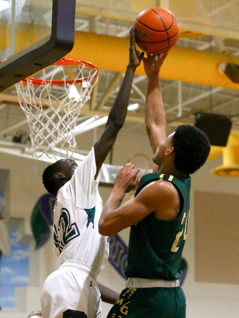 Edmonds-Woodway defeated Marysville Getchell 60-57 Friday evening at Edmonds-Woodway High School. (Kevin Clark / The Herald)