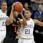 Washington forward RaeQuan Battle (21), a Marysville Pilchuck alum, defends against Oregon State guard Ethan Thompson during the first half of a game Thursday in Seattle. (AP Photo/Ted S. Warren)