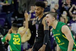 Ducks rally, stun Huskies on late 3 in overtime
