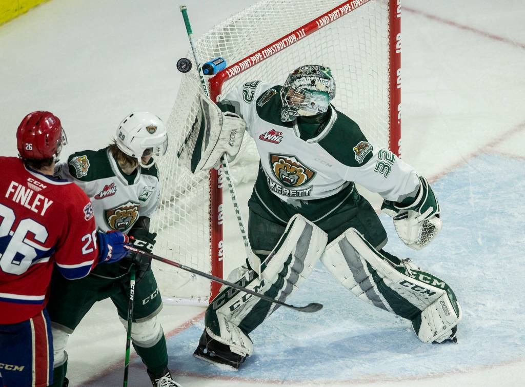 Everett Silvertips Dustin Wolf blocks a shot during the game on Sunday, Jan. 26, 2020 in Everett, Wash. (Olivia Vanni / The Herald)